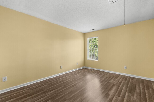 Building Photo - 100 Henson Pl