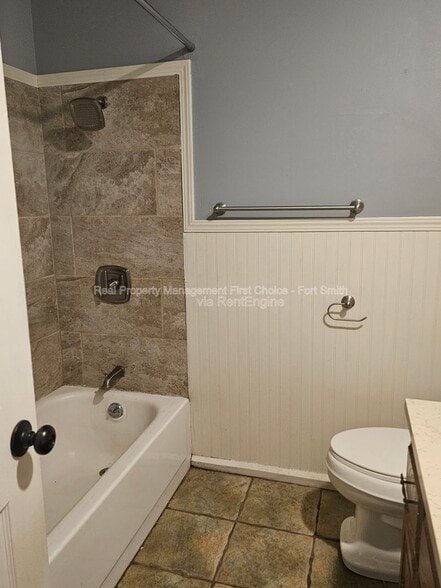 Building Photo - 306 Elfen Glen St