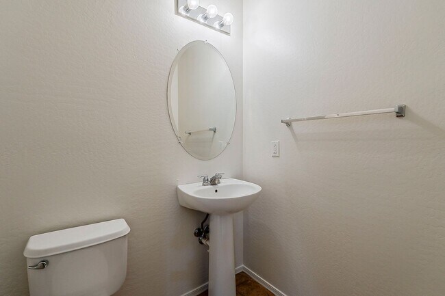 Building Photo - Beautiful Townhome in Phoenix Arizona