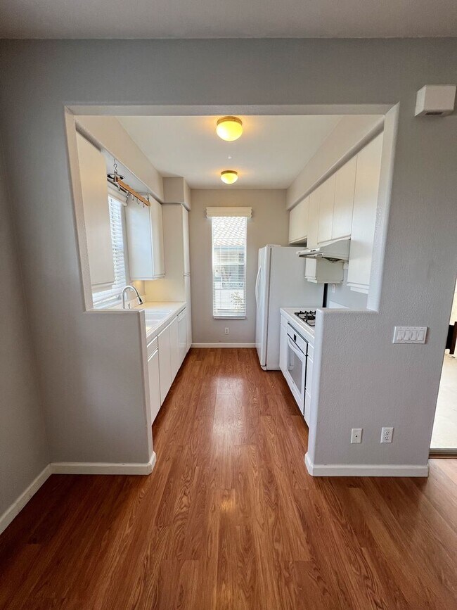 Building Photo - 2BR/2BA Upper level Condo @ Camino Villas in Carmel Valley