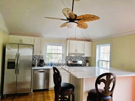 Building Photo - 108 E Park Ave