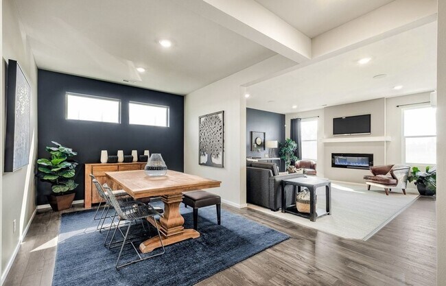 Building Photo - 4 Bed and 2.5 Bath Stunning Single-family ...