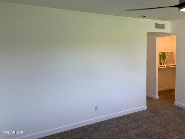 Building Photo - 4322 W Sandra Cir