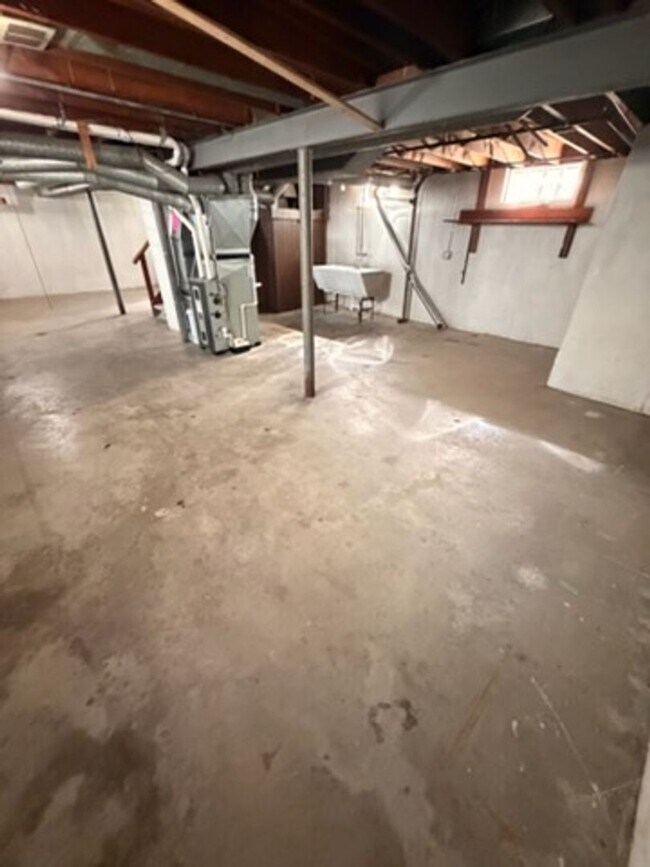 Building Photo - Charming Single-Family Home in Desirable Allen Park Neighborhood