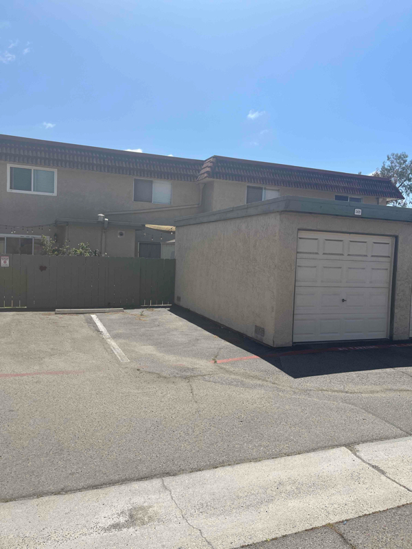 Building Photo - 565 Beverly Pl