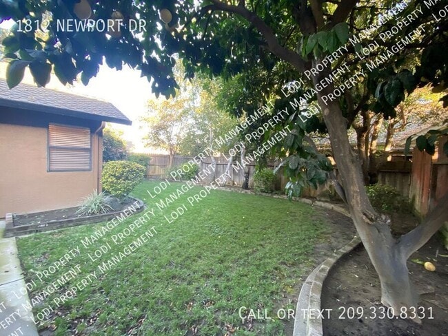 Building Photo - 1812 Newport Dr