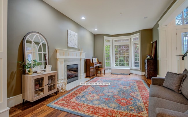 Building Photo - 4 bed/4bath, 5000sqft, adult home? Sober living? Barton Park!