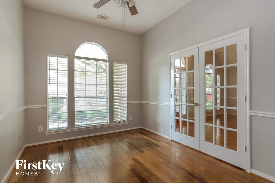 Building Photo - 2115 Mercoal Dr