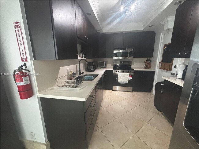 Building Photo - 3901 S Ocean Dr