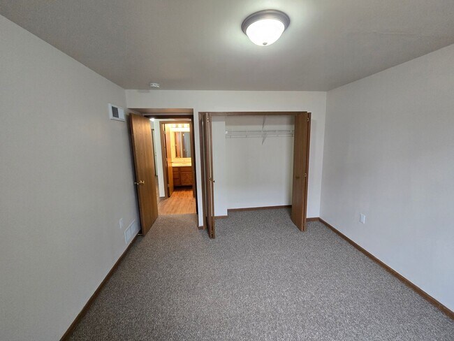 Building Photo - 1001-1017 Rockefeller Ln