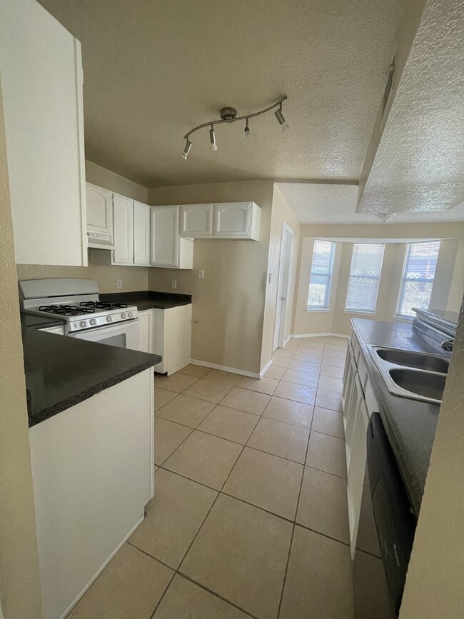 Building Photo - 13928 Pete La Rue Cir