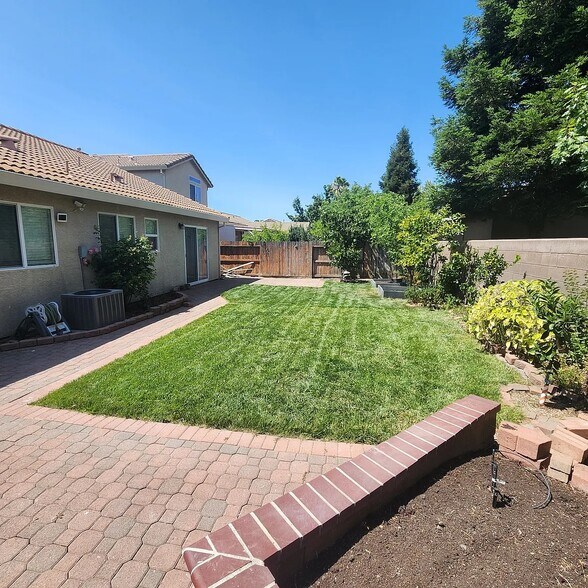 Building Photo - 9919 Tarzo Way