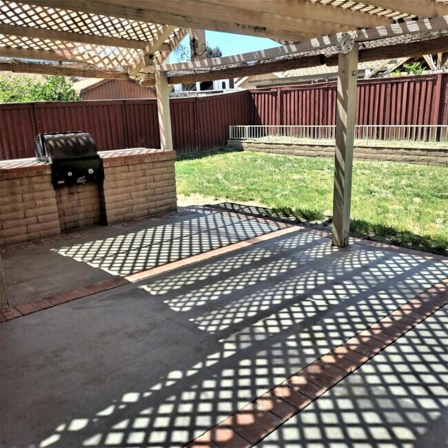Building Photo - 1260 Ave Rosa Mundi