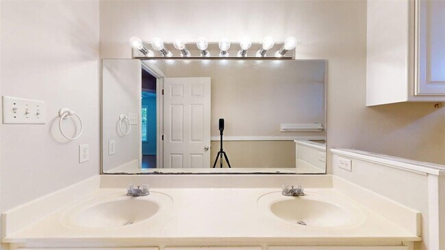 Building Photo - 235 Stuttgart Cir