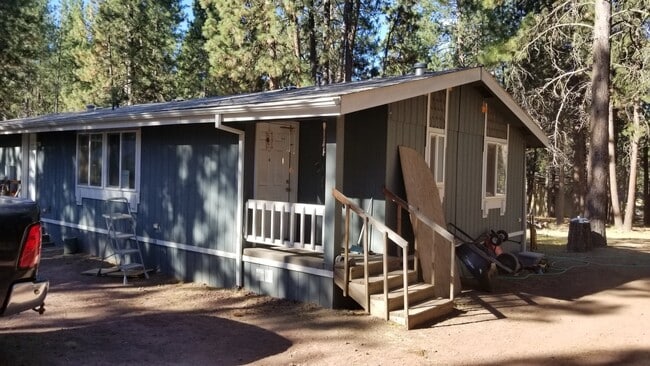 Building Photo - VIDEOTOUR: Awesome Location! Beautiful Ponderosa Pines, Minutes To Bend! PETS WELCOME