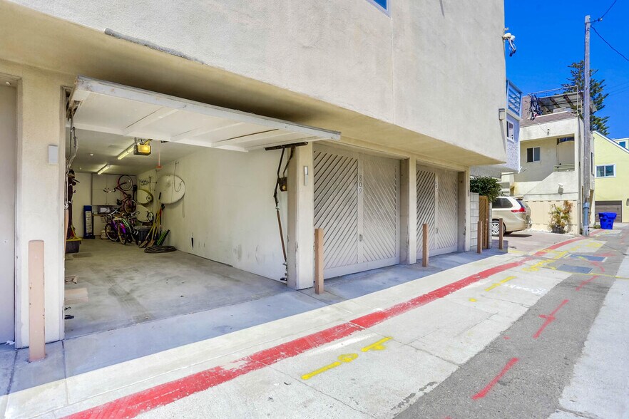 Building Photo - 807 Devon Ct