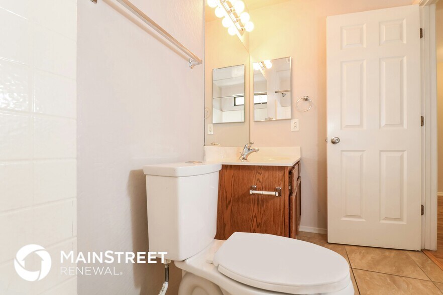 Building Photo - 2160 E Greenlee Ave