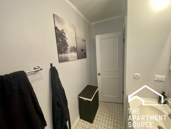 Building Photo - 3714 N Sheffield Ave