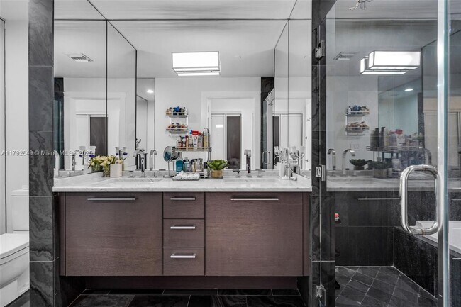Building Photo - 900 Biscayne Blvd