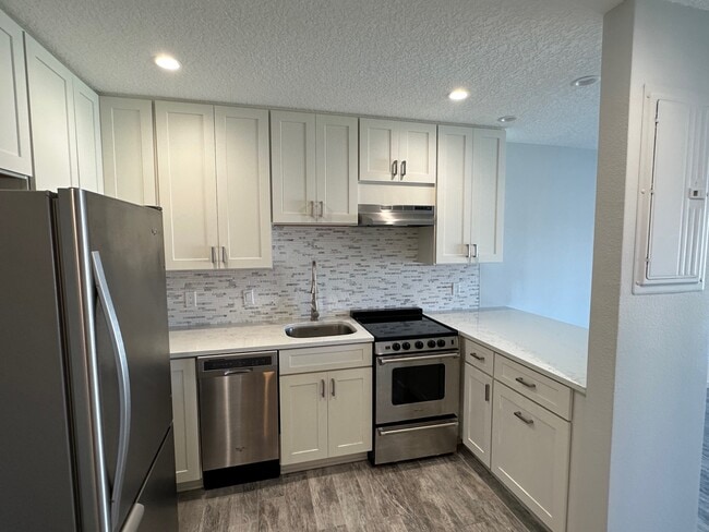 Building Photo - 541 S Peninsula Ave