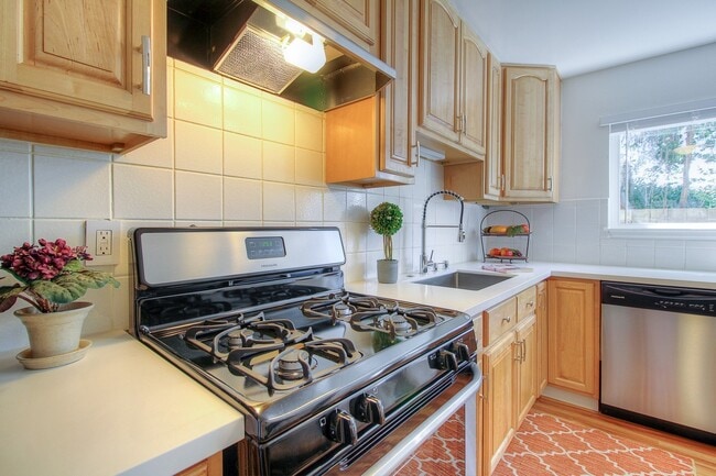 Building Photo - 871 Sonoma Ave