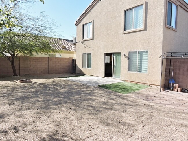 Building Photo - 4 BEDROOM 2 1/2 BATHROOM WITH OFFICE AND LOFT