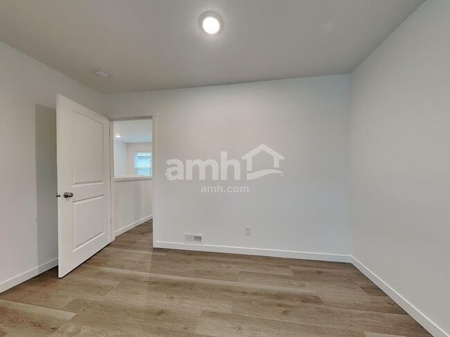 Building Photo - 5003 Washington St SE