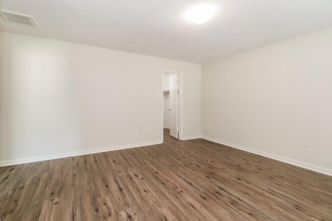 Building Photo - 16610 Cheshire Grove Ln