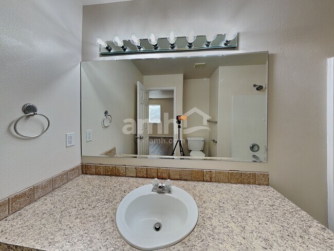 Building Photo - 1149 N Caterpillar Ave