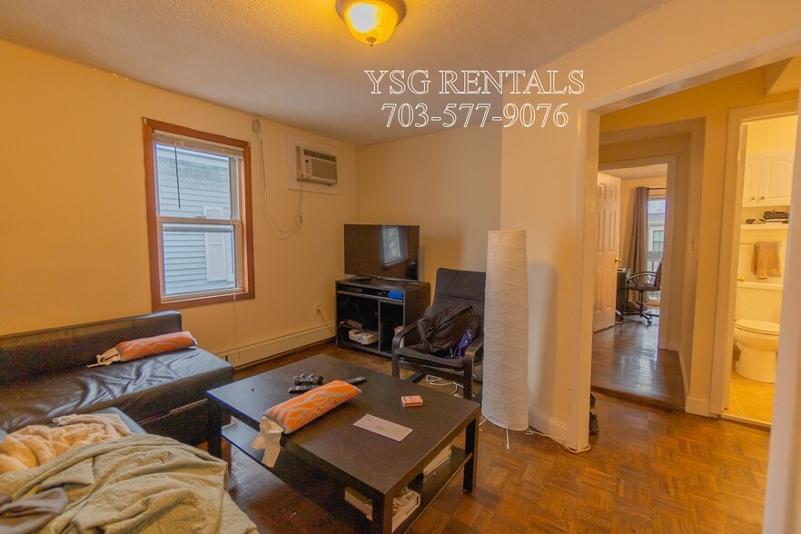 Building Photo - 260 Columbia St