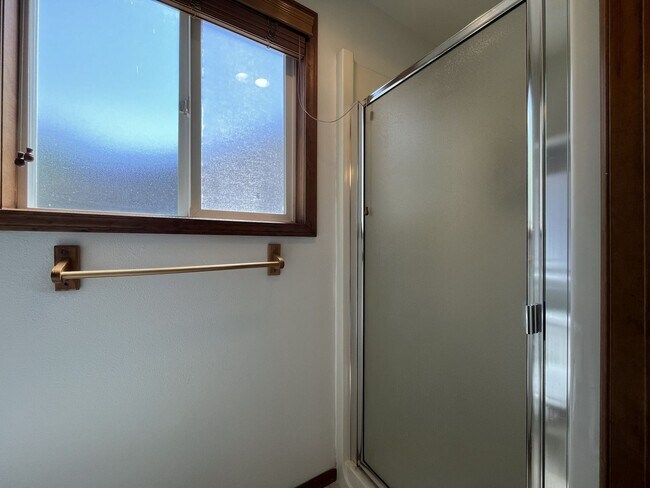 Building Photo - Charming Single-Level Home with Multiple Living Areas and Spacious Backyard Retreat