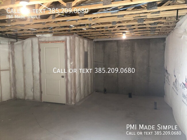Building Photo - 1040 W Broadleaf Dr