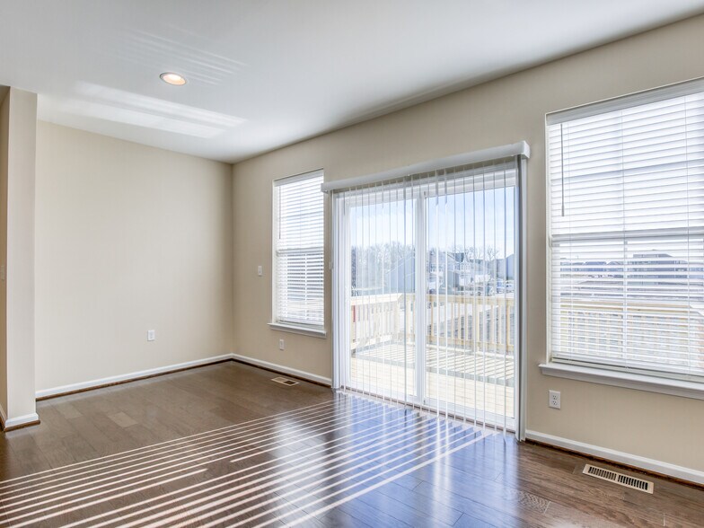 Building Photo - 107 Alderman Way