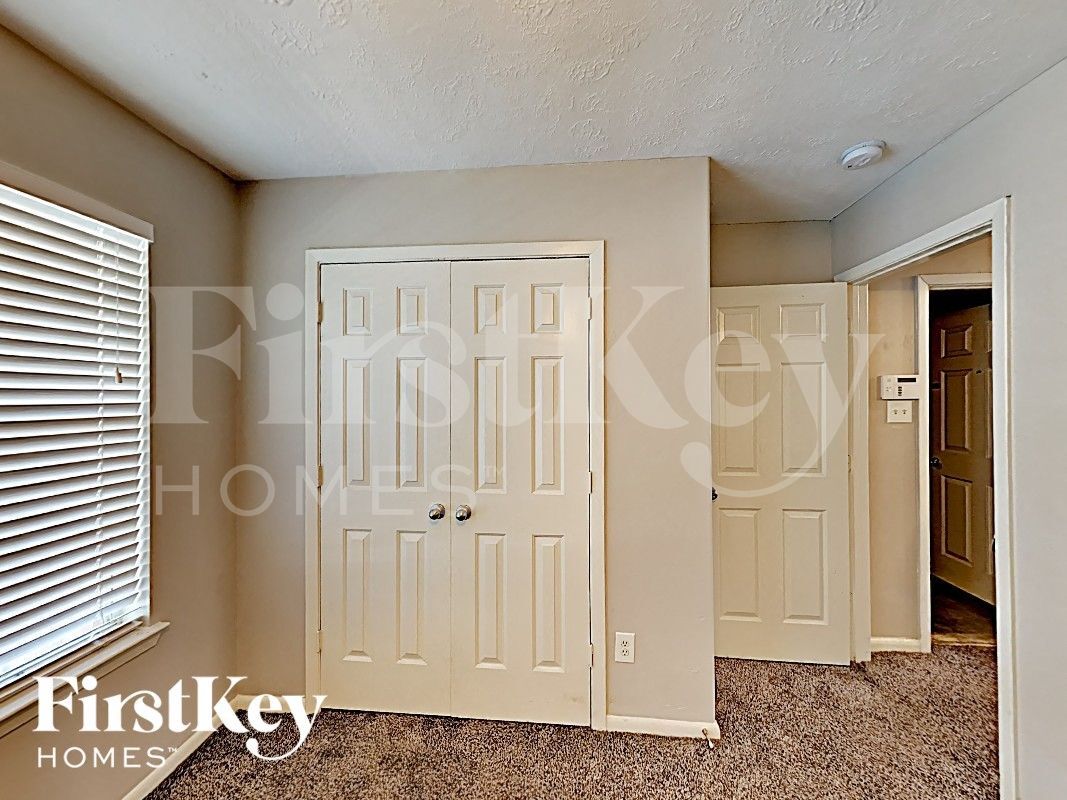 Building Photo - 19707 Cozy Cabbin Dr