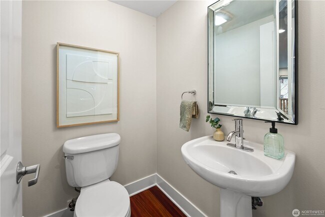 Building Photo - Downtown Ballard 3 bd 2.5 bath townhome in Great School district and minutes to Ballard Locks