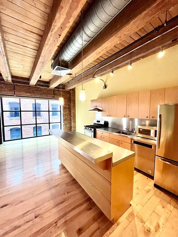 Building Photo - 27 Wormwood St
