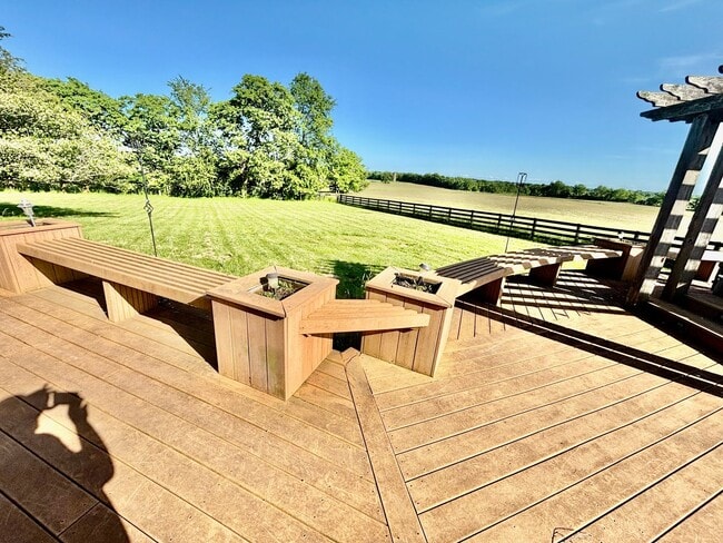Building Photo - Escape to Luxury: Your Private Oasis on a ...