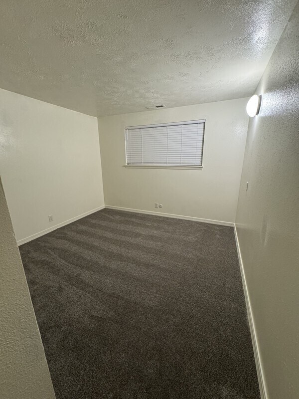 Building Photo - 95 S 600 E