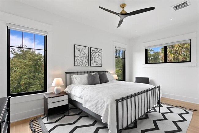 Building Photo - 319 W Frances Ave