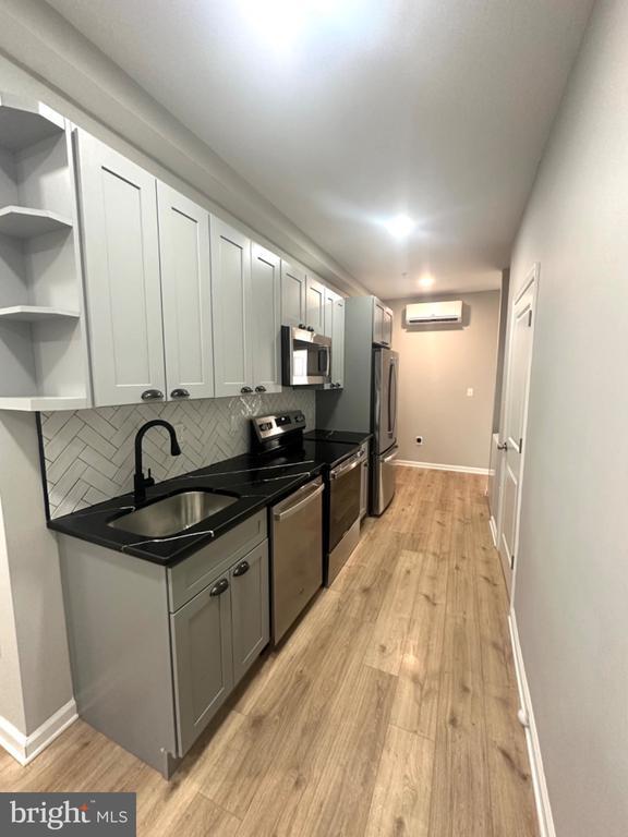 Building Photo - 2215 N 10th St