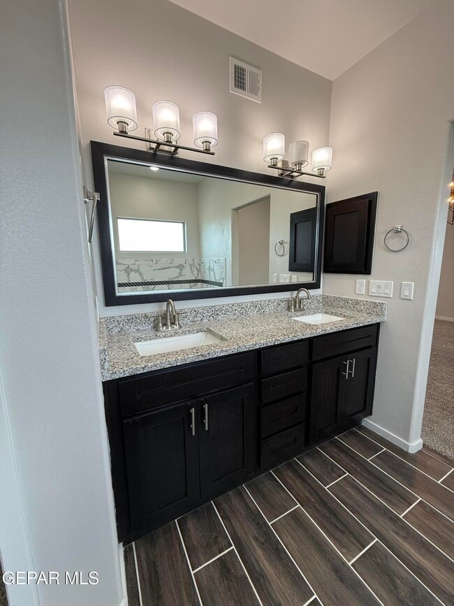 Building Photo - 804 Blingwood