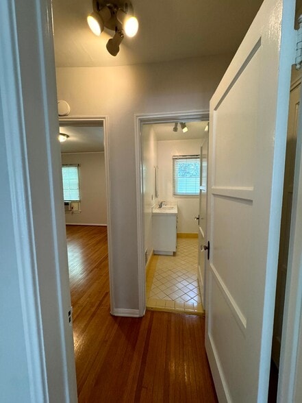 Building Photo - 1271 N Crescent Heights Blvd