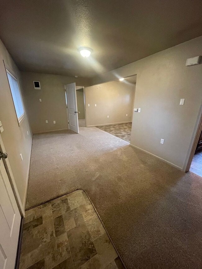 Building Photo - Conveniently Located Charming Pet Friendly Three Bedroom Home With Modern Updates!