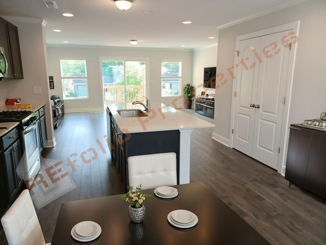 Building Photo - 718 Rosefield Dr