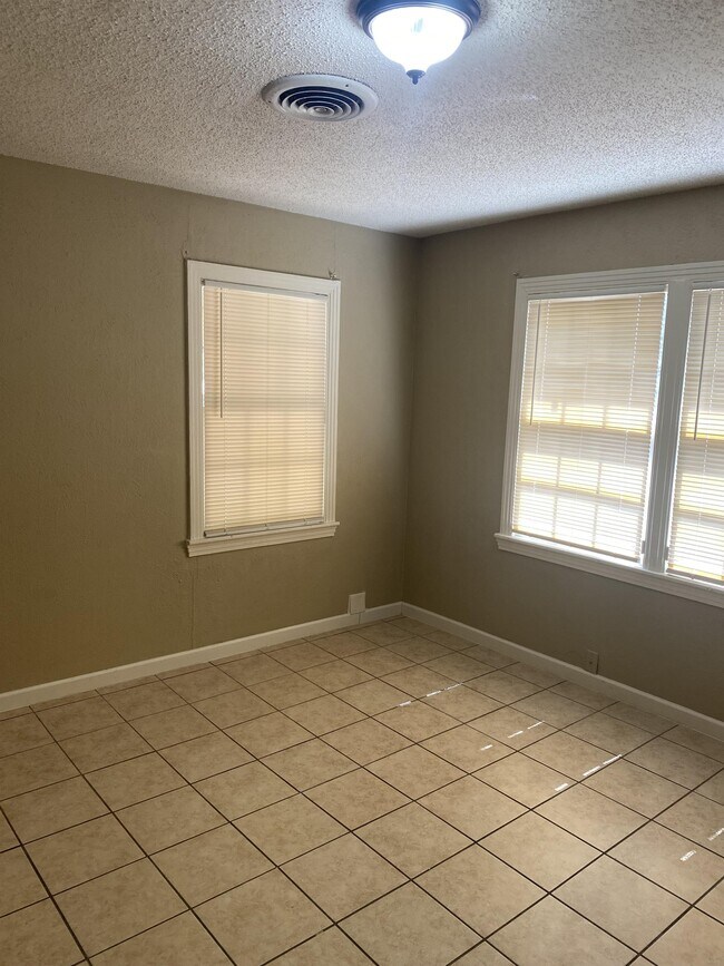 Building Photo - 110 Texas