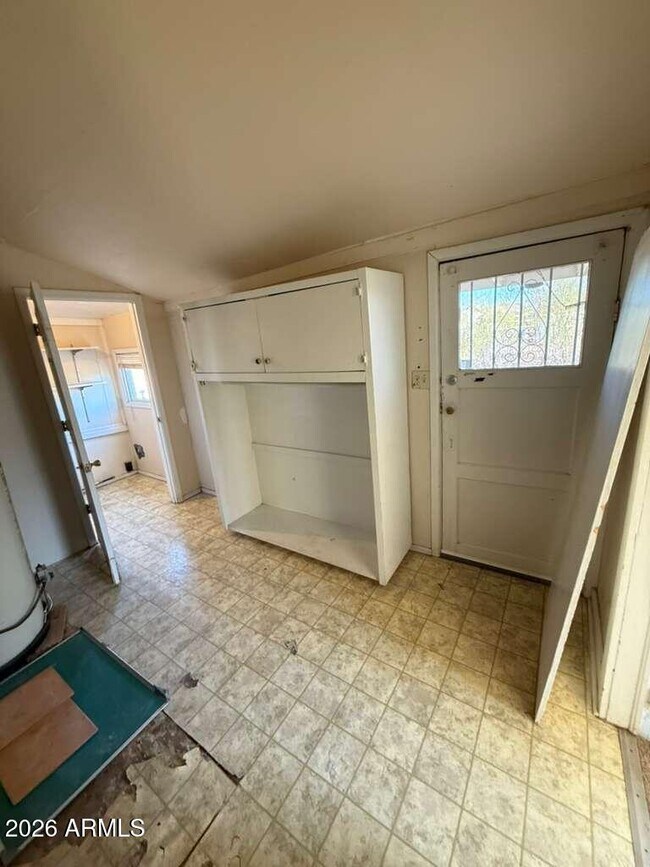 Building Photo - 1014 E 14th St