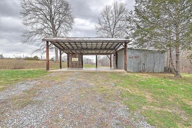 Building Photo - 6456 Blue Springs Pkwy