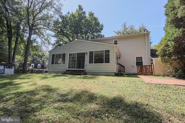 Building Photo - 6431 Brentford Dr