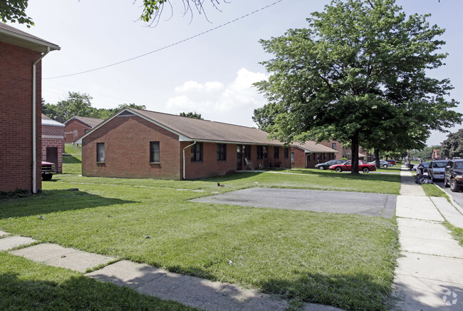 Building Photo - Lang Manor