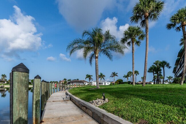Building Photo - CLOSE DOWNTOWN PUNTA GORDA. GROUND FLOOR U...